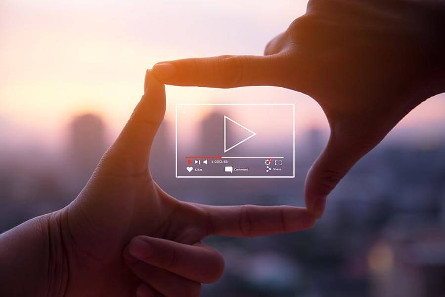 タイパ重視の若者がYouTubeショートを利用するイメージ