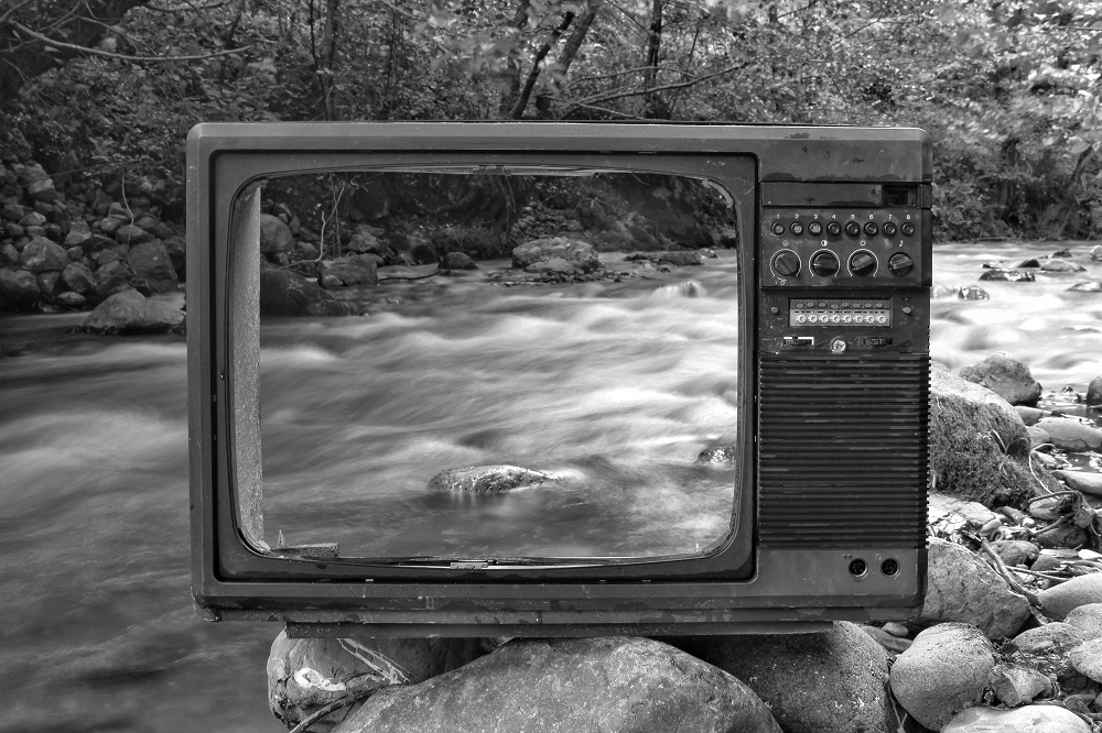 テレビCMとインターネット広告の違いのイメージ