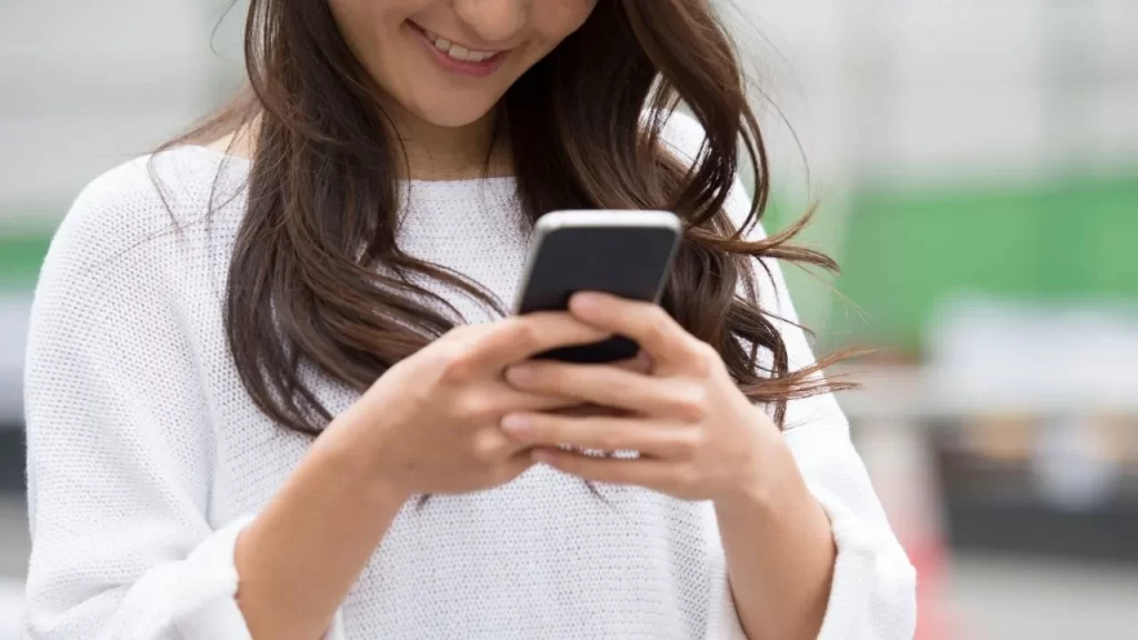 Instagram(インスタグラム)のDMを既読つけないで見る方法とは?