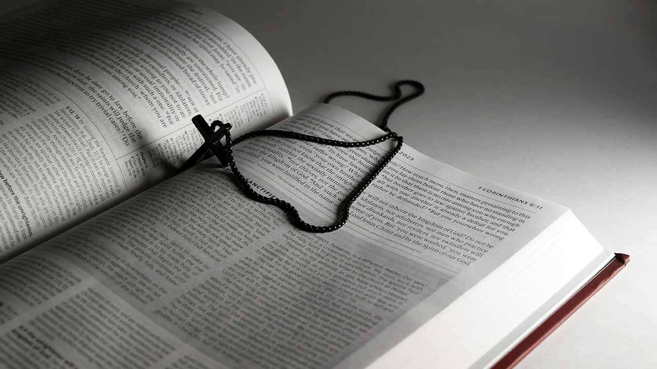 集客時に注意すべき広告表現と法規制を調べるイメージ