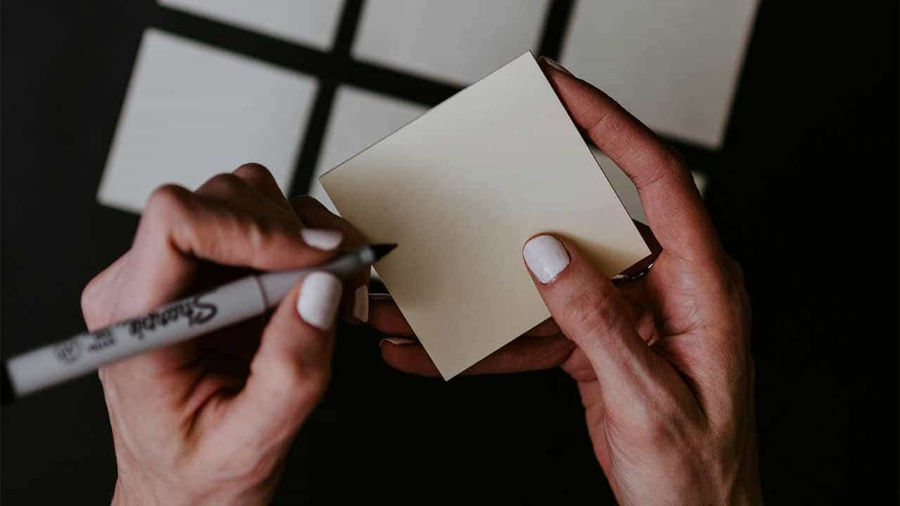 KPT法で振り返りを習慣化し継続的な成長を実現させるイメージ